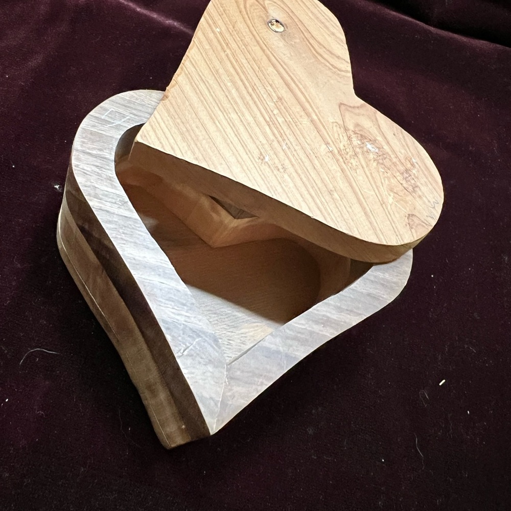 Handmade Wooden Heart Keepsake Box –‎ Natural Carved Wood Trinket Holder
